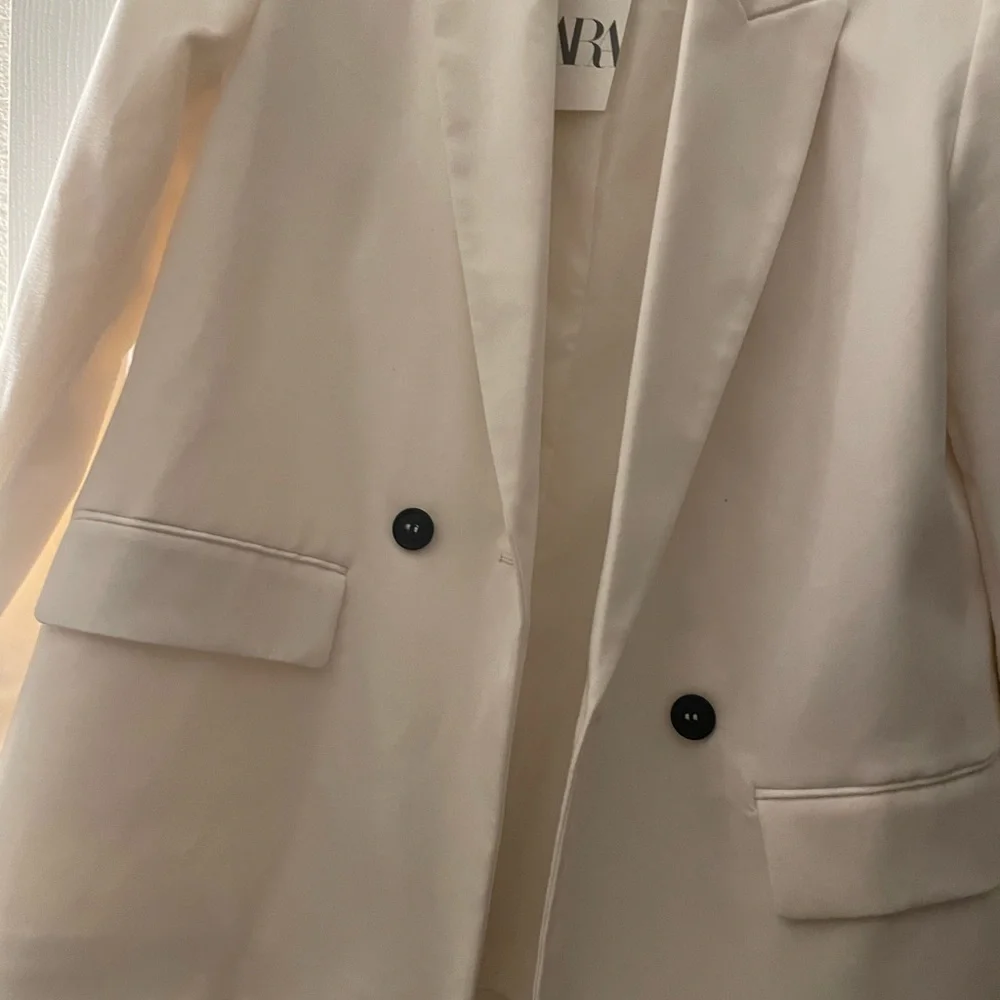 White blazer - Picture 11 of 16